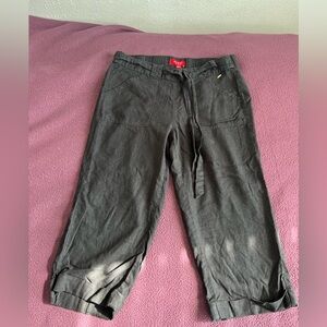 Guess Linen Capri pants tag says xs definitely a medium